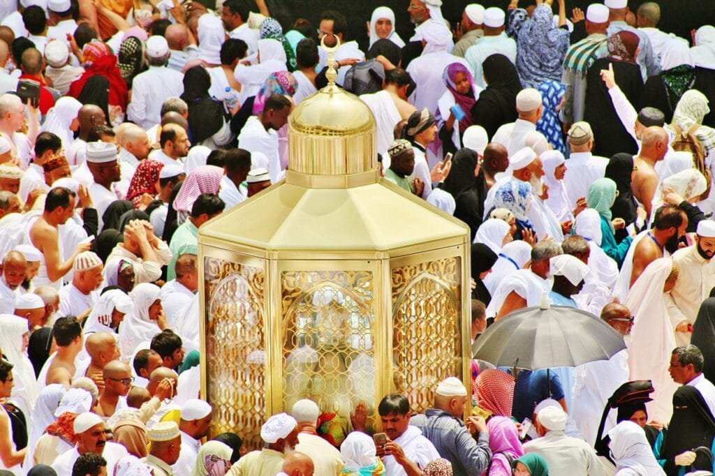 mistakes to avoid during Hajj